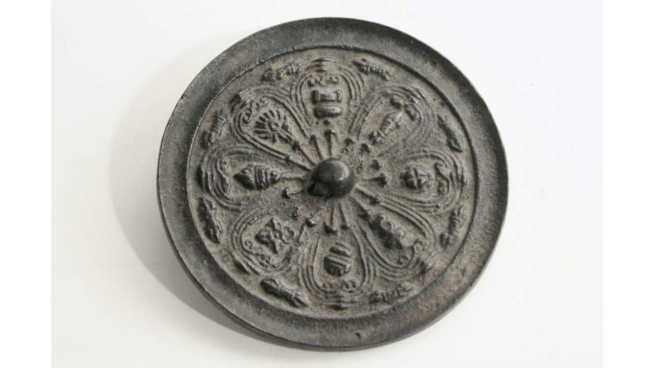 Китайское зеркало с лотоса и буддийских символов. XII-XIV вв. н.э. 