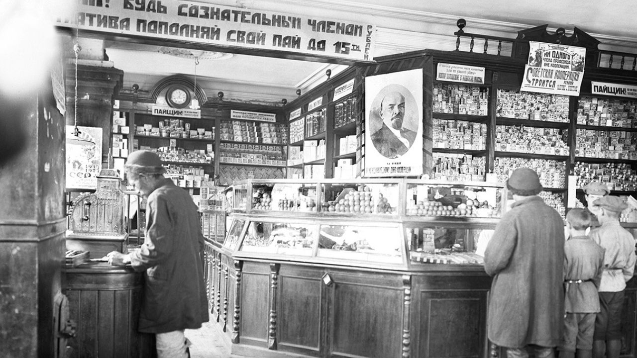 Комсомольский кооперативный магазин. 1920-е гг.