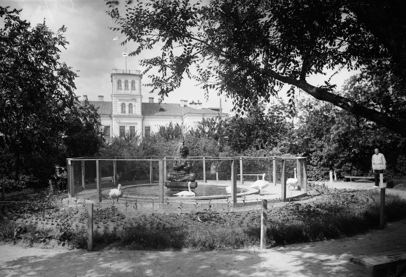 В 1927 году в Омске открылся первый в городе Зоосад